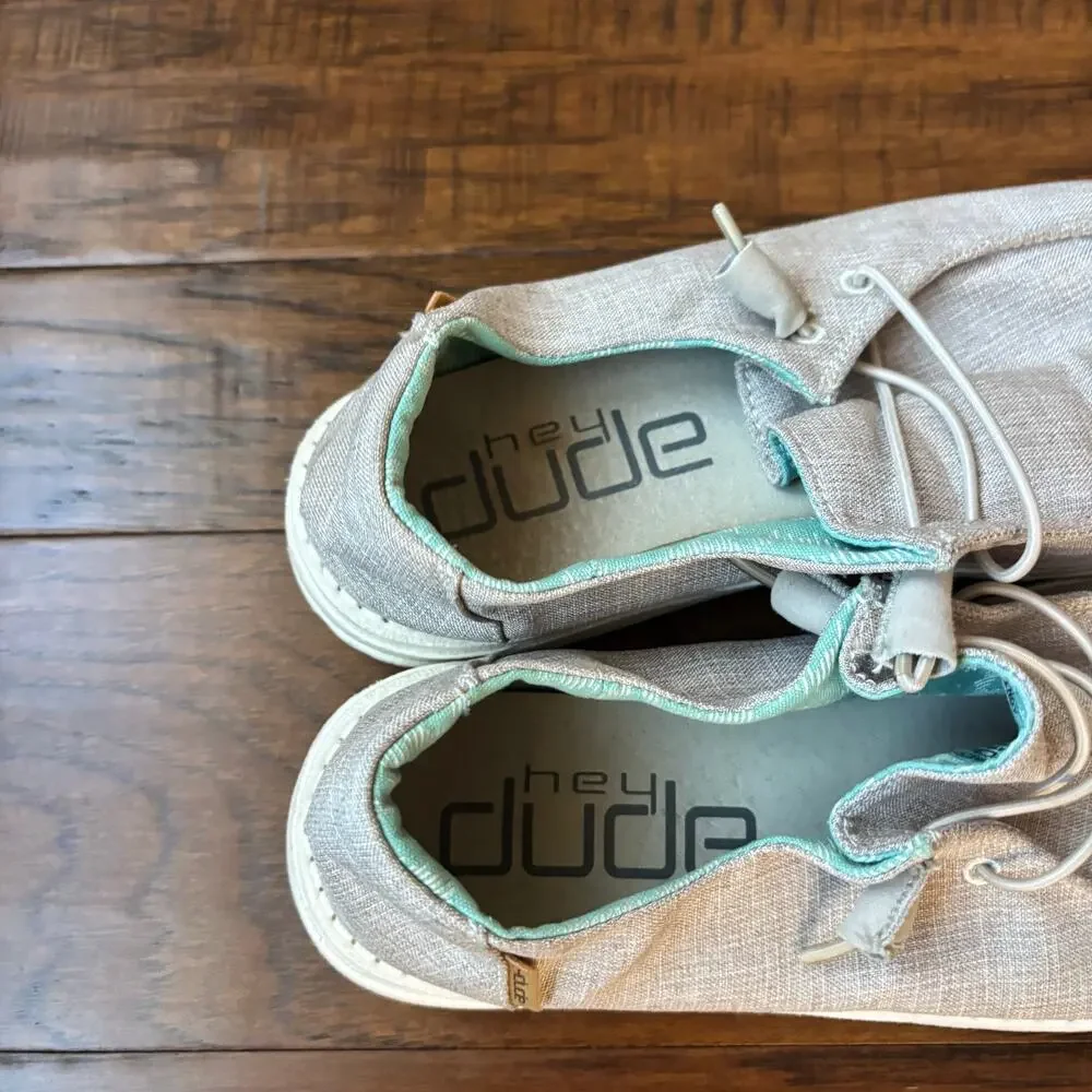 Hey Dude Women’s Wendy Sox Boat Shoes Sz 8 Chambray Beige Slip On